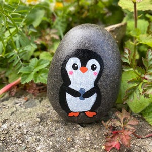 Handgeschilderde pinguïn kiezelsteen - aangepaste aandenken voor pinguïnliefhebbers - paar cadeau - pinguïn aanbieden kiezelsteen - unieke decoratieve kunst - kiezelkunst