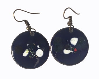 Blue earrings with crushed transparent enamel