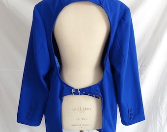 Geüpcyclede cropped 'O'-blazer met dubbele uitsnijding en gesp