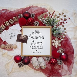 Annuncio di gravidanza di Natale Modello modificabile per l'annuncio digitale del bambino festivo Download immediato Rivelazione della gravidanza regalo di Natale