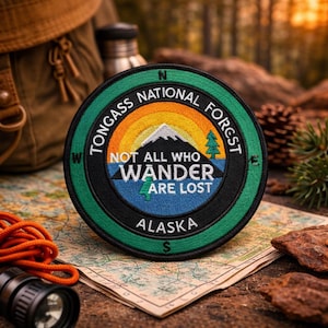 Parche del Bosque Nacional Tongass de Alaska / Parche termoadhesivo / No todos los que vagan están perdidos / Recuerdo / Aplique bordado para coser en ropa o mochila