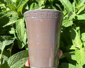 Vaso de 10 onzas con decoraciones talladas