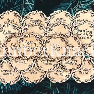 Enkele regel 25 namen van God Jezus Kerst Advent Ornament Set SVG voor laserscores