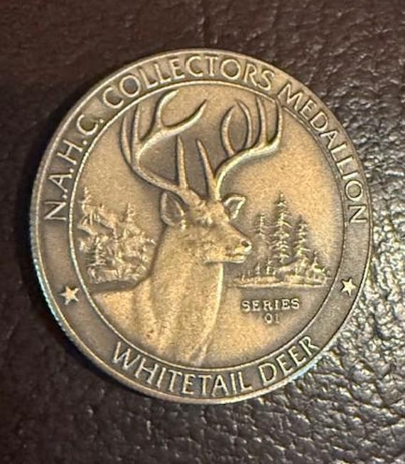 新品未使　TENDERLOIN COIN CASE DEERSKIN NAHC North American Hunting Club Collectors Medallion Featuring a