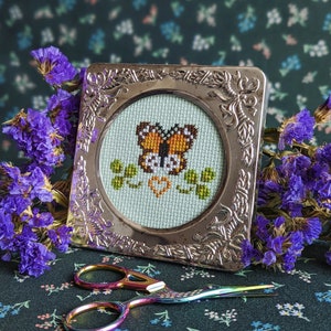 Cottagecore Mini Clover Butterfly - Modern Cross Stitch Pattern - Instant Download PDF - Cottagecore, Floral Embroidery, Insects
