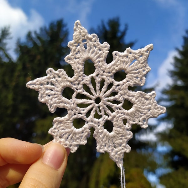 Set of 7 white snowflakes, Xmas tree decorations, Crochet stars, Christmas ornaments