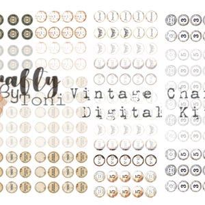 Op de afbeelding: Een digitale collagevel met verschillende vintage charm designs. De vel bevat cirkelvormige graphics met nummers, tekst en decoratieve elementen in tinten bruin, grijs en wit. De tekst "Crafty by Toni Vintage Charm Digital Kit" is ook aanwezig.