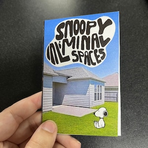 Rivista Snoopy negli spazi liminali