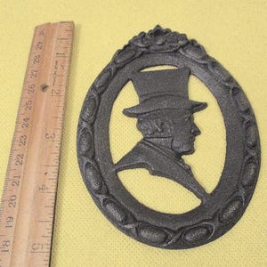 ¡OFERTA! Silueta vintage de caballero victoriano en hierro fundido para colgar en la pared.