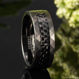 Hammered Black Tungsten Carbon Fiber Inlay Ring, 8mm Wedding Band, Mens & Womens, Tungsten Promise Ring, Anniversary Ring Engraved