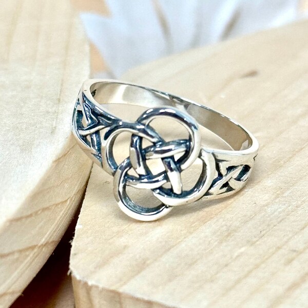 Celtic Solomon's Knot Ring | Solid 925 Sterling Silver Irish Latticework Ring | Womens Silver Ring | Trendy | St. Patrick's Day Gift