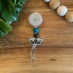 Personalisierte Boho Motte Perlen Abzeichen Reel | RN Abzeichen Reel | Austauschbare Jojo Hase