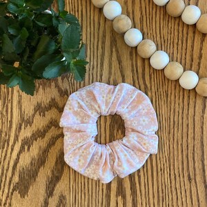 Scrunchie de helado rosa softserve / Scrunchie floral / Scrunchie de verano / Scrunchie de comida