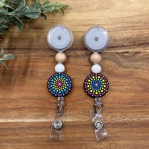 Regenbogen Mandala Perlen Badge Reel - Perlen einziehbarer Ausweishalter für Krankenschwestern & Lehrer