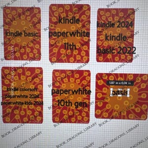 Pu&ograve; includere: Carte rettangolari con un design floreale rosso e arancione. Il testo sulle carte include "kindle basic", "kindle paperwhite 11th", "kindle 2024 basic 2022", "kindle colorsoft paperwhite 2024 paperwhite kids 2024", "paperwhite 10th gen" e "basis" con dimensioni di 5,0 cm x 1,9 cm.