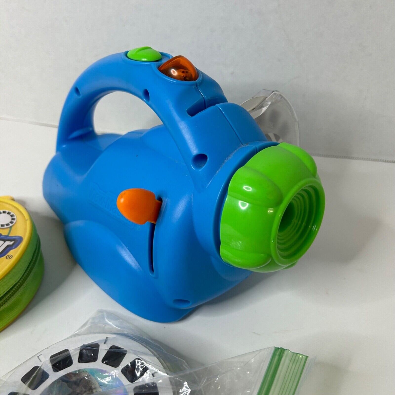 Fisher Price Viewmaster Show & Tell Wall Projector W/lots of