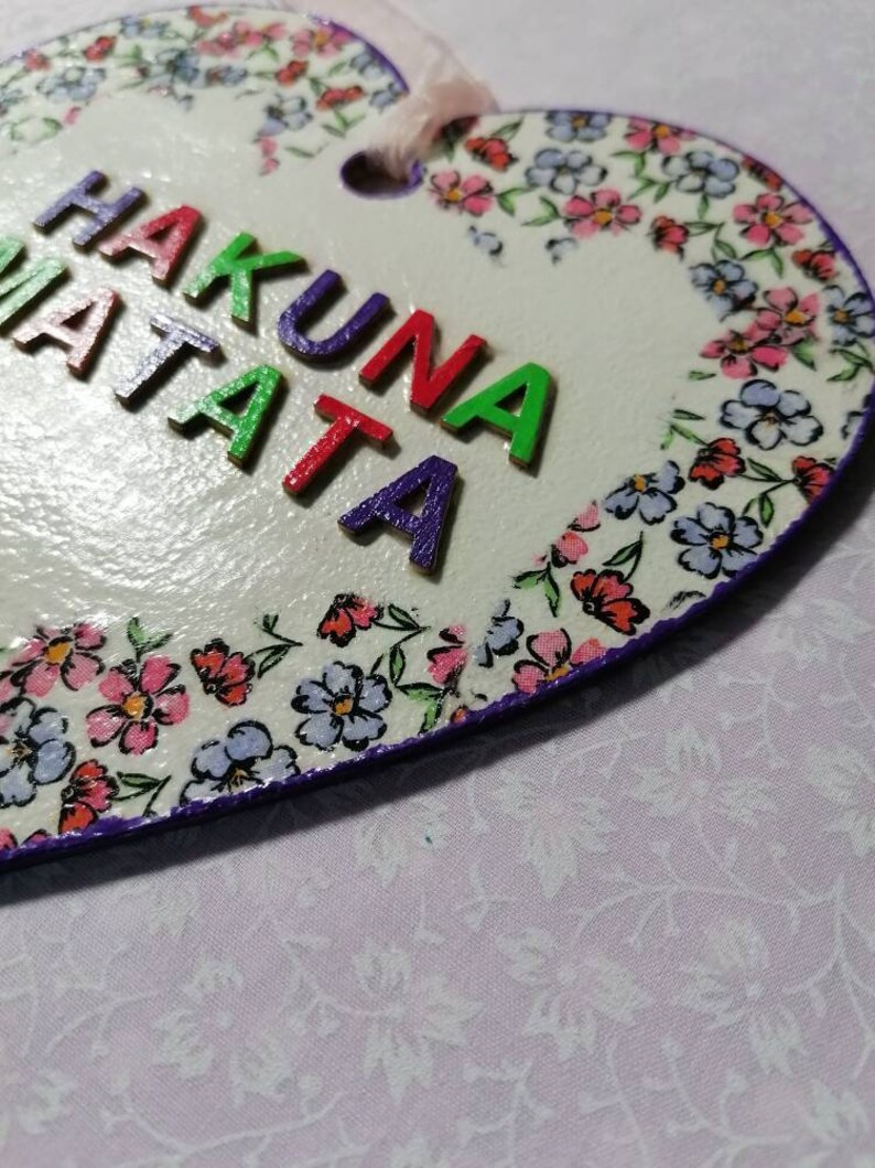 Hanging plaque ~ hanging sign ~ Hakuna Matata ~ gifts ~ positive quotes ~ gifts for her