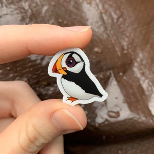 Mini 2,5 cm Fat Baby Puffin Vinyl Aufkleber niedlicher kleiner Alaska-Seevogel Chickadoot Langlebig Wetterfest Wasserdicht Winziger Ozean-Seevogel Birb Borb