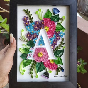 Arte murale con monogramma quilling - Regalo personalizzato per tutte le occasioni - decorazione murale - regalo di compleanno - ringraziamento - giorno dell'amicizia
