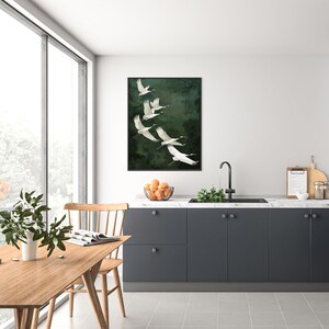 Vogel Poster Kraniche grüner Hintergrund Kunst Natur Wandbild elegante Deko für Schlafzimmer Geschenkidee für Naturliebhaber Smaragd Grün afbeelding 12