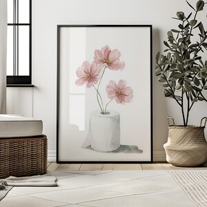Puede incluir: Impresi&oacute;n art&iacute;stica enmarcada con una ilustraci&oacute;n en acuarela de flores de cosmos rosas en un rollo de papel higi&eacute;nico. La obra de arte tiene un fondo blanco y est&aacute; enmarcada en negro. Una versi&oacute;n humor&iacute;stica del arte floral.