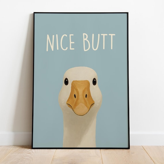 Lustiges Gänse Poster für Badezimmer Gäste WC als Wanddeko mit Spruch Nice Butt in verschiedenen Farben witzige Kunstdruck Blau zum Einzug