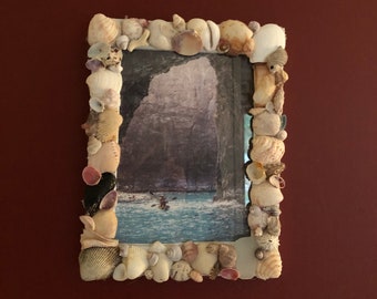 Beautiful 4"x6" seashell picture frame