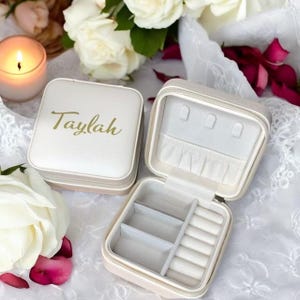 Personalised Velvet Jewellery Box / Travel Jewellery Case / Custom Jewellery Box / Bridesmaid Jewellery Box / Bridesmaid Gift / Teacher Gift