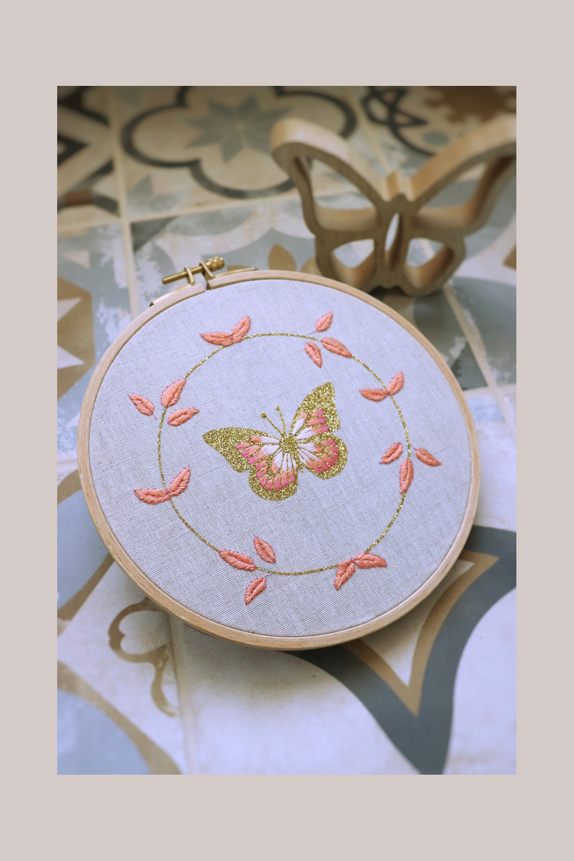 Cadre Déco Papillon Doré et Dégradé de Rose