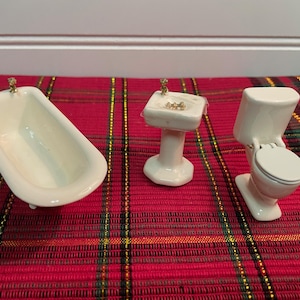 Bathroom set of 3 glass miniature Footed Bathtub, Pedestal Sink, Toilet NEW for dollhouse 1/2&quot;?