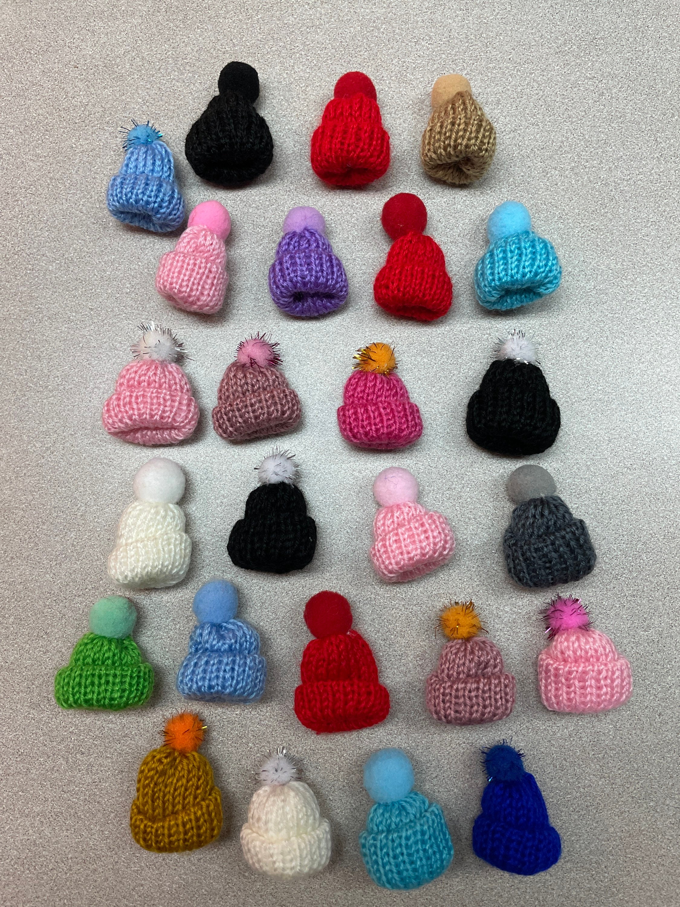  Didiseaon 30pcs Mini Knit Hat Miniature Santa Hats Snowman Hats  for Crafts Mini Knitting Wool Yarn Hats Knit Santa Hat Tiny Hats Xmas Mini  Cap Mini Knitting Doll Hats Doll Cap