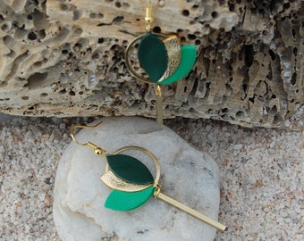 Mini lotus earrings in green and gold leather, gold plated - artisanal creation - Gift idea for women - Agatiz