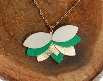 Collier cuir fleur de lotus cuir véritable, cuir blanc vert et doré - création artisanale- Idée Cadeau- Bijoux femme Agatiz