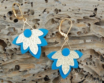 Maple leaf earrings in azure blue and gold leather and gold plated - Gift idea for women - Artisanal creation - Agatiz