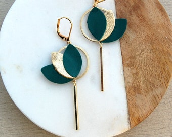 Boucles d'oreilles mini lotus cuir vert émeraude et doré plaqué or - création artisanale - Idée cadeau  pour femme - Agatiz