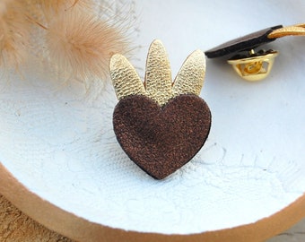 Broche pin's coeur en cuir  bronze et dorée.  Broche Vénus - Bijoux Ex-voto - Création artisanale - AGATIZ -