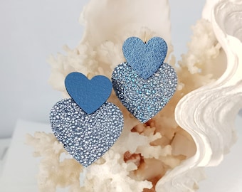 Boucles d'oreilles LUX coeur cuir véritable bleu irisé holographique, bleu métallisé -  Cadeau Saint Valentin femme, cérémonie  Agatiz