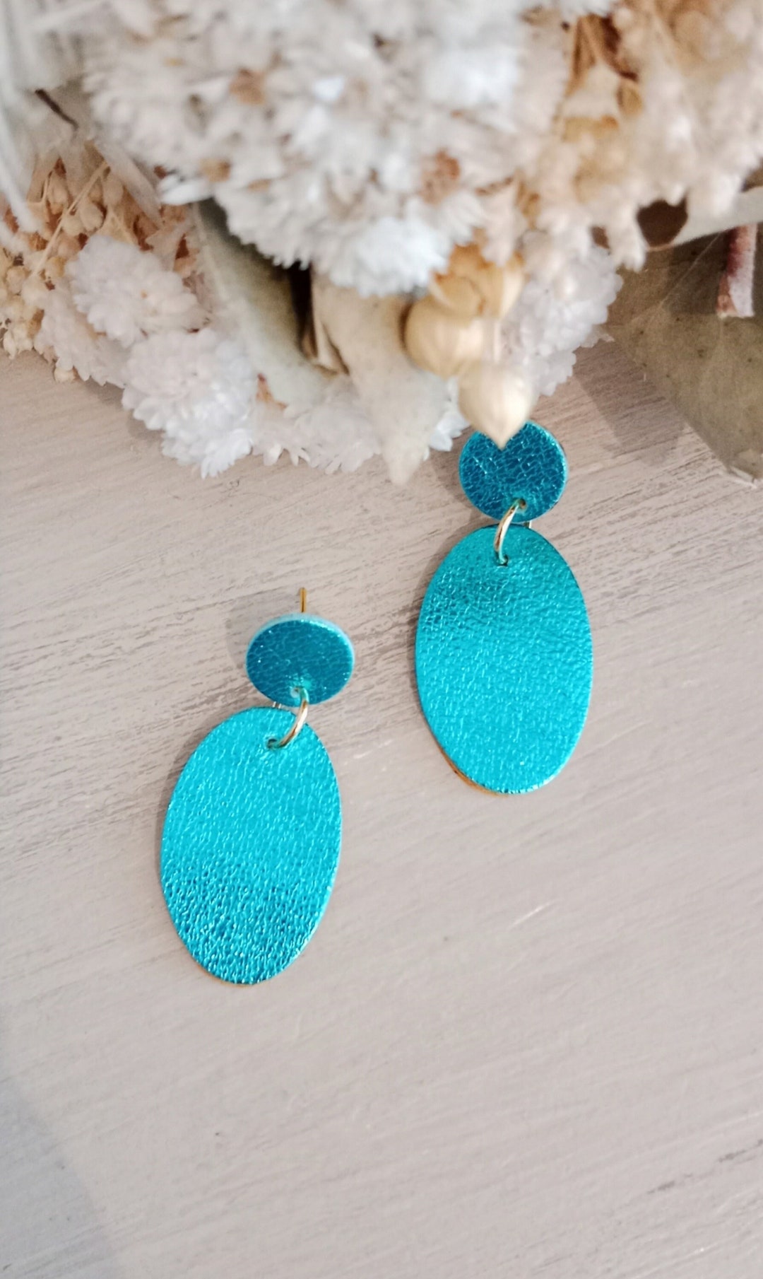 Boucles oreilles en cuir véritable. Boucles oreilles ovales cuir bleu ...