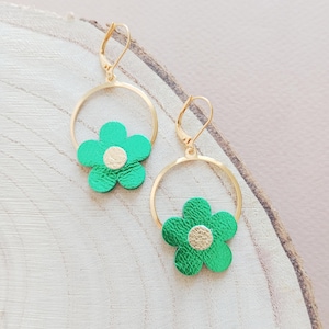 Green meadow and gold leather flower hoop earrings - Emy gold-plated hoop earrings - Gift idea for women - AGATIZ