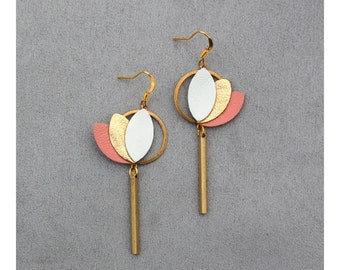 Mini lotus earrings in white leather, powder pink gold and gold plated - artisanal creation - Gift idea for women - Agatiz