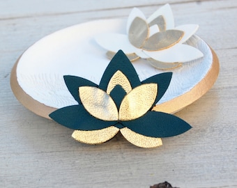 Lotus brooch in duck and gold leather, gift woman - Artisanal creation - Christmas jewelry - Agatiz