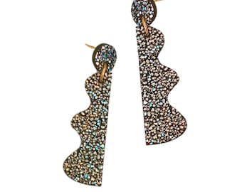 Boucles d'oreilles Wave cuir Bijoux cuir noir irisé Bijoux mariage, cérémonie, fête des mères  - Agatiz