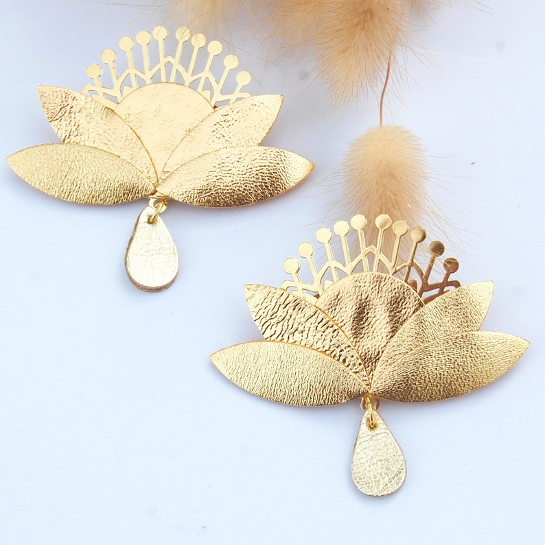Etamine flower brooch in golden leather Women's leather jewelry Gift idea, wedding jewelry, parties, Christmas Handmade creation Agatiz image 3