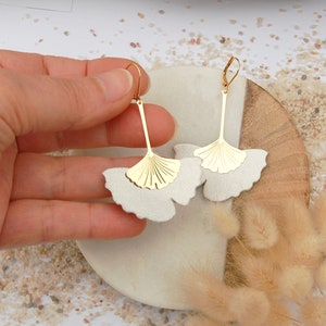 Ginkgo biloba earrings in off-white metallic and gold-plated leather - Wedding witness gift - Handcrafted creation - Agatiz