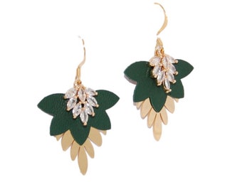 Boucles d'oreilles Laora en cuir vert et cristal , bijoux plaqué or - création artisanale - Idée cadeau Noël - Agatiz