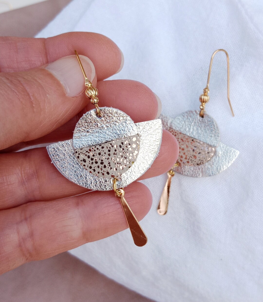 Support Irisé Arc-en-Ciel Pour Boucles D'Oreilles 74 Trous - Organisateur Bijoux Acrylique Transparent Pour Filles Et Femmes
