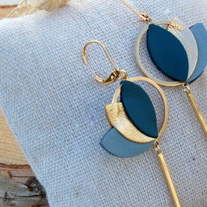 Boucles d'oreilles mini lotus bleu gris,doré, bleu canard et plaqué or création artisanale Idée cadeau pour femme Agatiz image 2