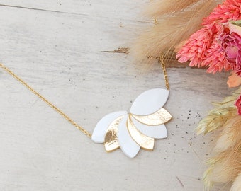 Swirl necklace of flowers in white and gold leather petals - Women's jewelry - Witness gift idea, wedding, ceremony - AGATIZ