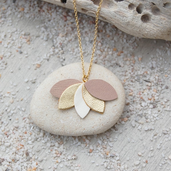 Collier cuir fleur de lotus nude, or et blanc - Bijoux femme - Idée cadeaux - AGATIZ