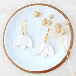 White ecru and gold-plated leather earrings - Alba earrings - Gift idea for women - Handcrafted creation - Agatiz